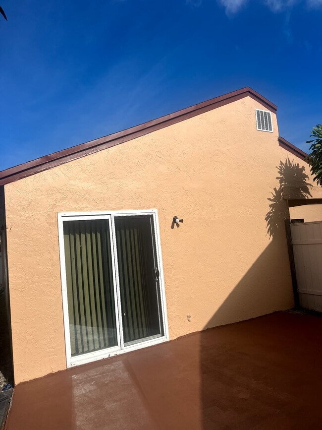 Building Photo - 2441 SW 82nd Ave Rental