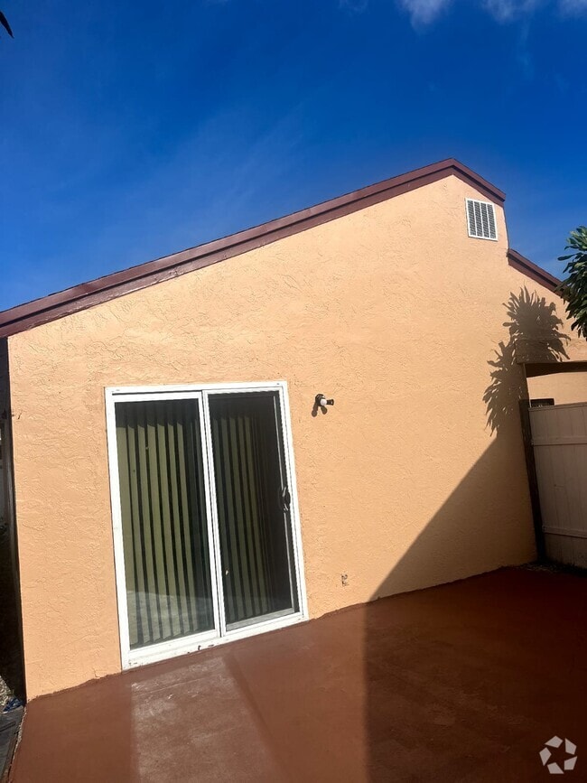Building Photo - 2441 SW 82nd Ave Rental