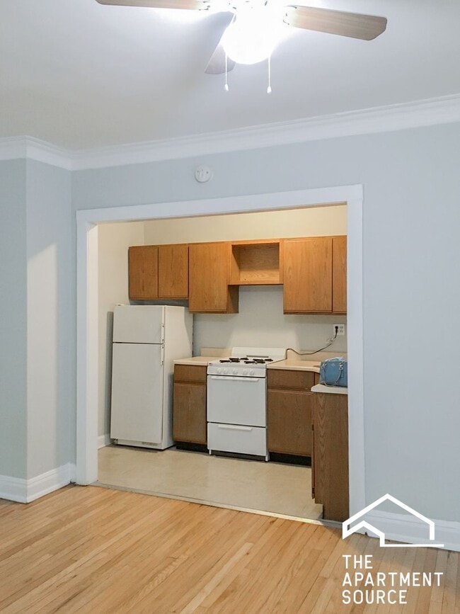 Building Photo - 540 W Briar Pl Unit 9D