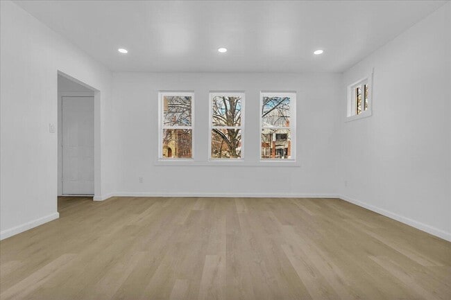 Photo - 2525 Leslie St