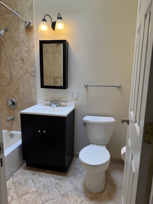 Photo - 7109 N Clark St Unit 201