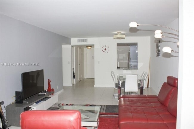 Photo - 1000 Parkview Dr Unit 226