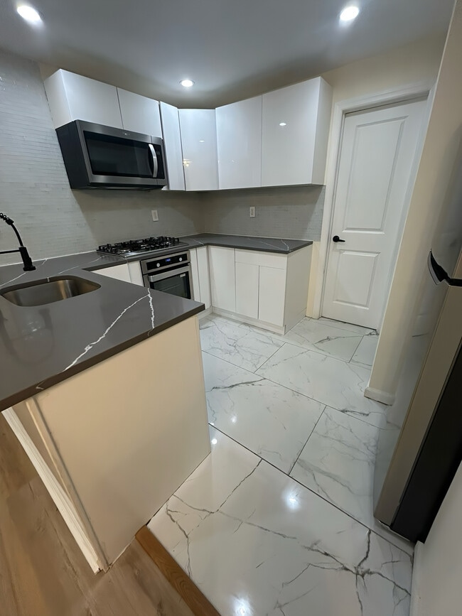 Photo - 659 Nassau St Unit 2A