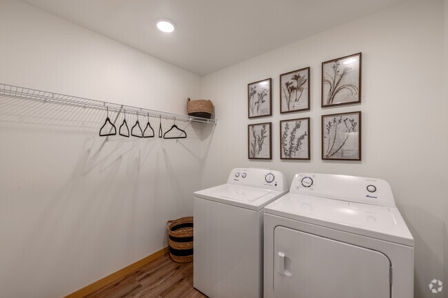 2 habitaciones, 2 baños - 1045 pies cuadrados - C - Lavandería - Forest Creek Estates