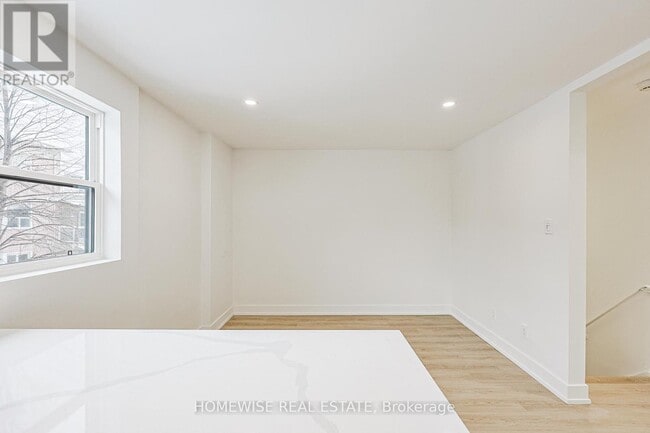 Photo - 100 Liberty St N