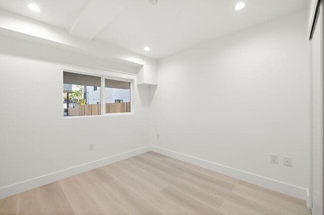 Photo - 5649 Case Ave