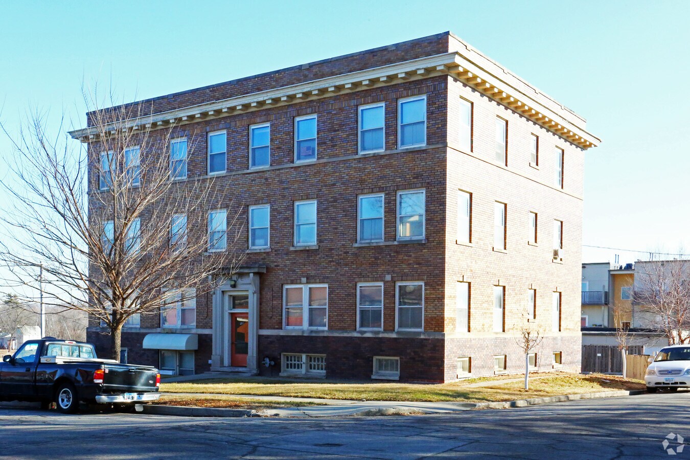 Photo - 933 18th St Apartments