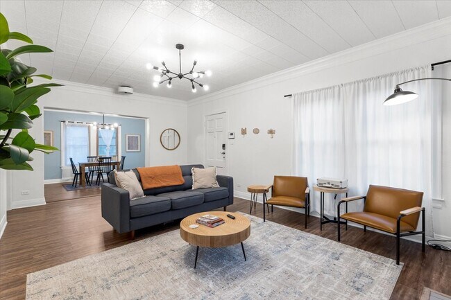 Photo - 2050 W Mistletoe Ave