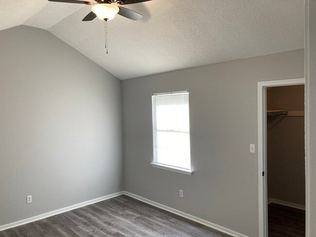 Photo - 2107 Highridge Dr