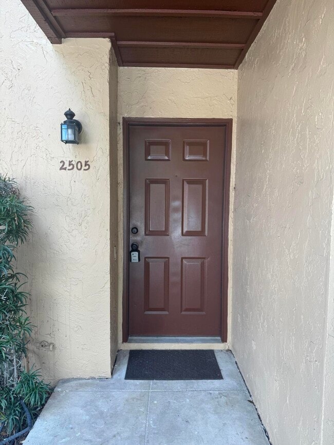 Photo - 2505 Lakeview Cir