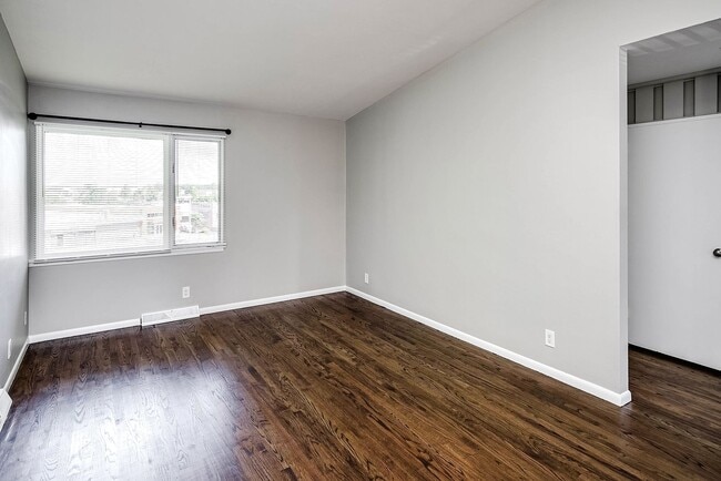 Photo - Top-Floor 2-Bedroom Apartment with Vaulted Ceilings! Unit 11