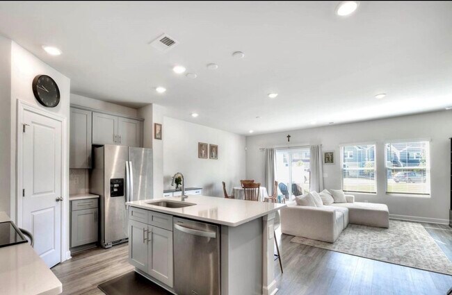 Photo - 1652 Village Grove Ln