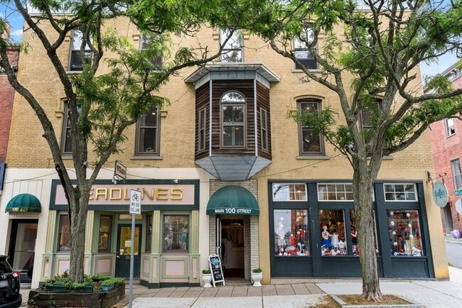 Building Photo - 100-102 Main St Unit 3