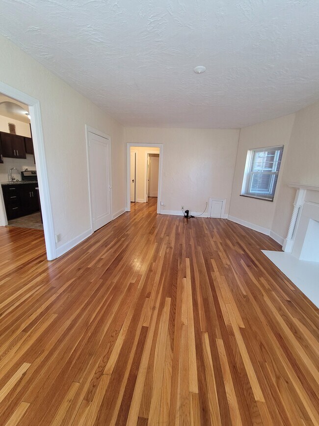 Edgewater 1 BR - Belvidere Apartments & Newton Apartments