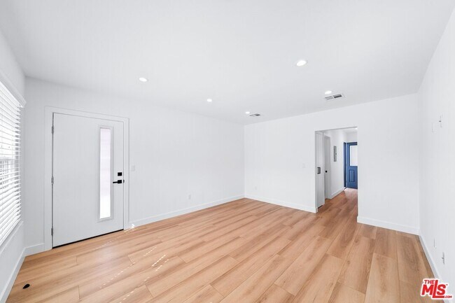 Photo - 1258 Mariposa St Unidad B