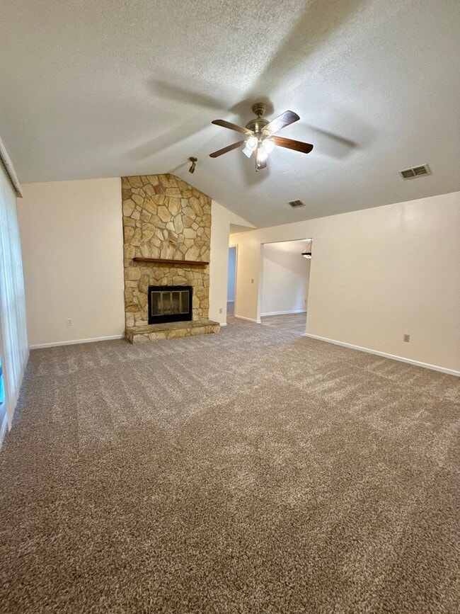 Photo - Great Three Bedroom Two Bath Home in Great...