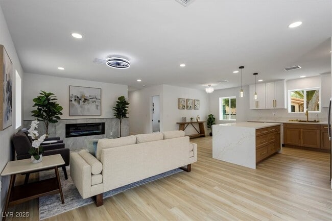 Building Photo - 7724 Rancho Destino Rd