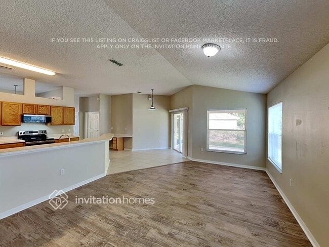 Photo - 1395 Valhalla St