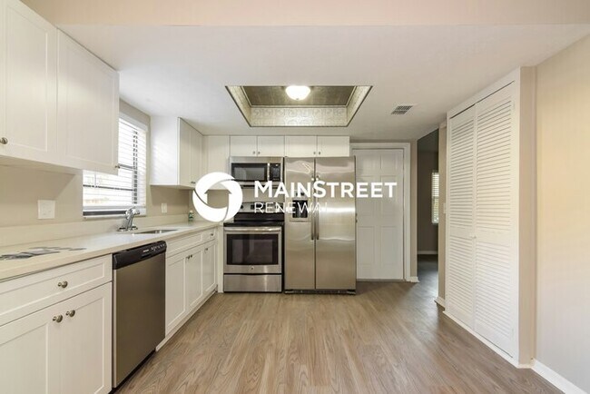 5 Bedroom Pet-Friendly Home in Brandon, FL with Main Street Renewal