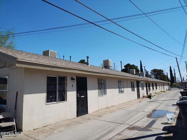 Building Photo - 187 N Awbrey St Unit 2 Rental