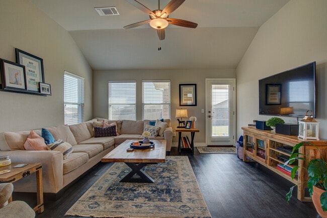 Photo - 3145 Midland Valley St