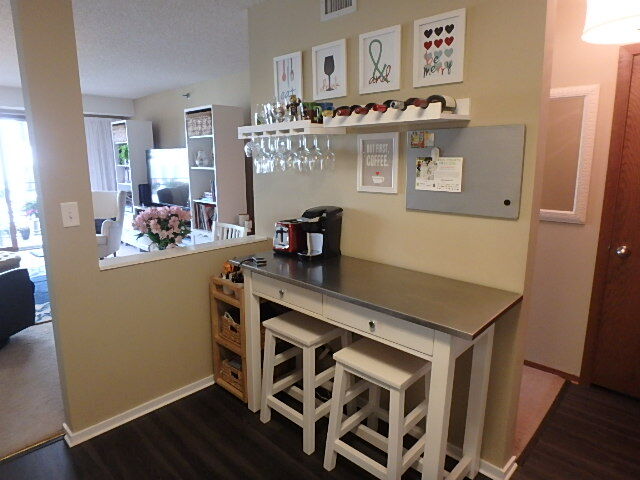 kitchen hightop table - 121 S Washington Ave Unit 14th floor