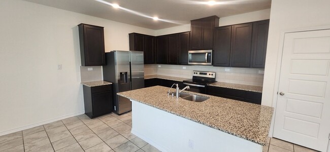 Photo - 5-Bedroom 3-Bathroom Home Walking distance to USAA and just mins from Medical Center and UTSA