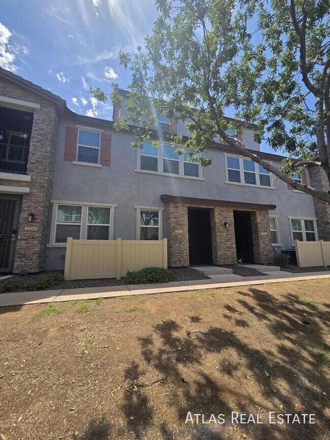 Photo - 2354 E Huntington Dr