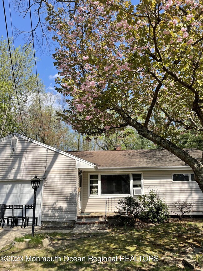 Building Photo - 209 Oakhurst Rd Rental