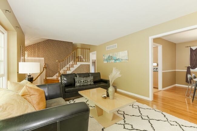 Photo - 129 E Bridlespur Dr Condo Unit BEDROOM 3B - 624680