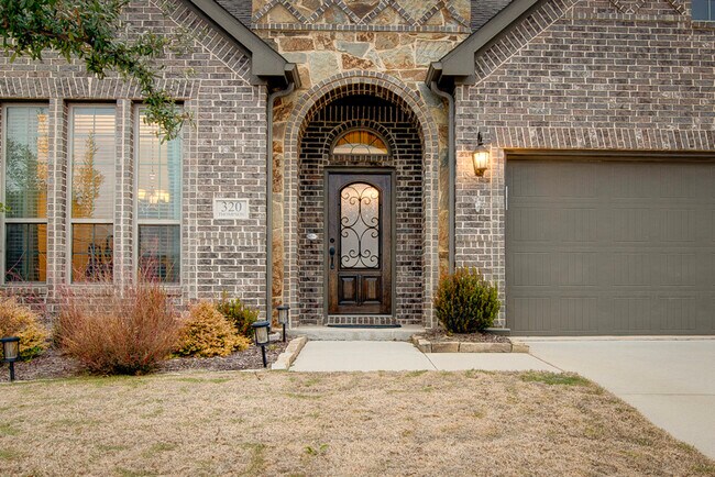 Photo - 320 Thompson Dr