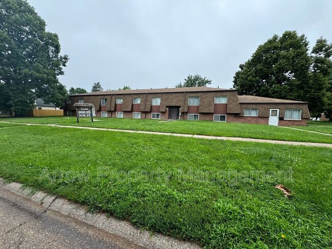 Building Photo - 1725 N Iowa Ave