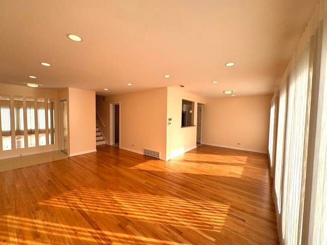 Photo - 1042 W Central Rd