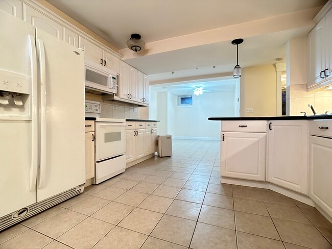 Building Photo - 26 Arlington St Unit 3