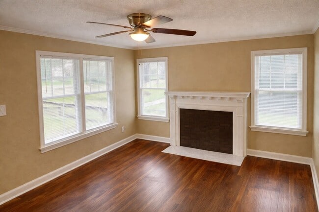 Photo - Large 3 Bed, 2 Bath Two-Story Home