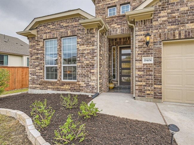 Building Photo - 19404 Fernando Trl