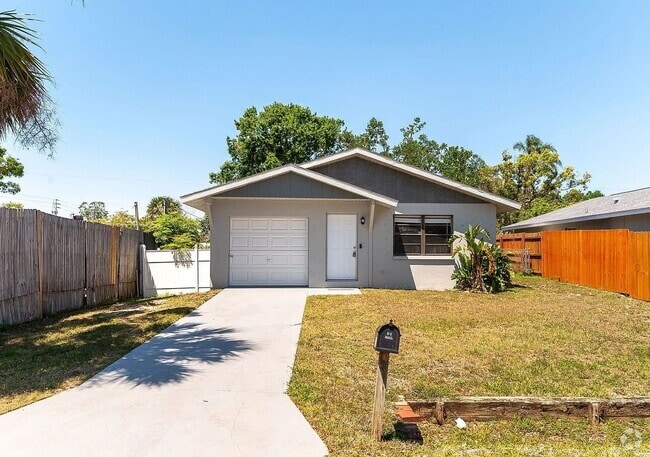 Building Photo - Pet Friendly - Sarasota 3 Bedroom Home