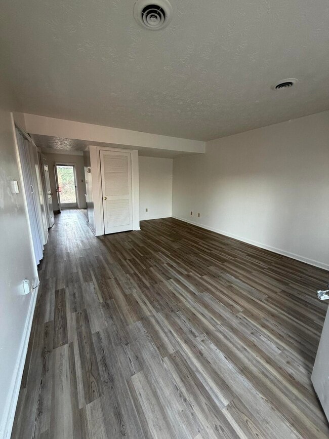 Photo - 106 Heritage Dr