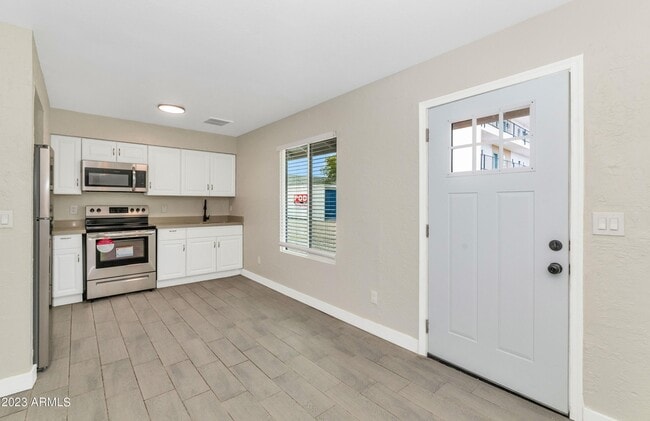 Photo - 1459 E Taylor St