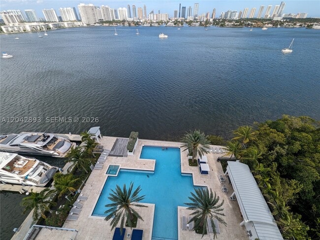 Building Photo - 17111 Biscayne 1011 Unit 1011