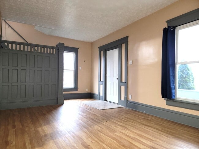 Photo - 798 Stadelman Ave