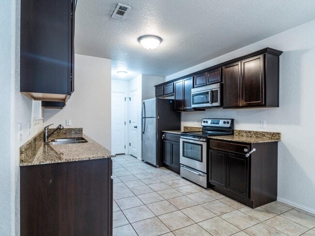 Photo - 140 Willow Dr
