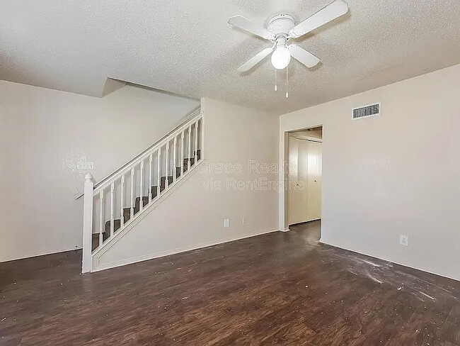 Photo - Room in Apartment on Shadydell Dr