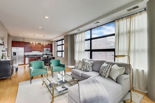 Photo - 101 W Superior St Condo
