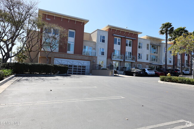 Building Photo - 1901 Victoria Ave Rental