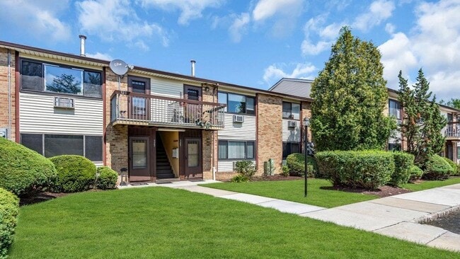 Photo - 325 Cricket Ln