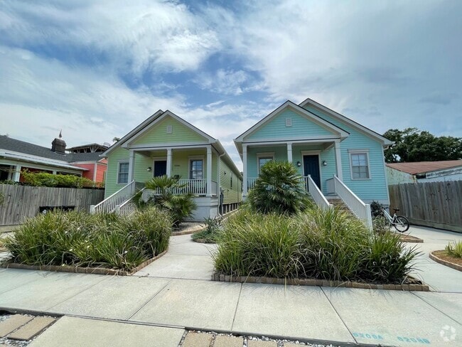 Building Photo - 6208 S Rocheblave St Unit B Rental
