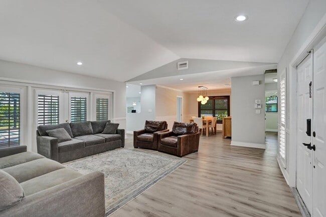 2281 NW 36th St