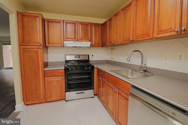 Photo - 6010 Westchester Park Dr Unit T-2