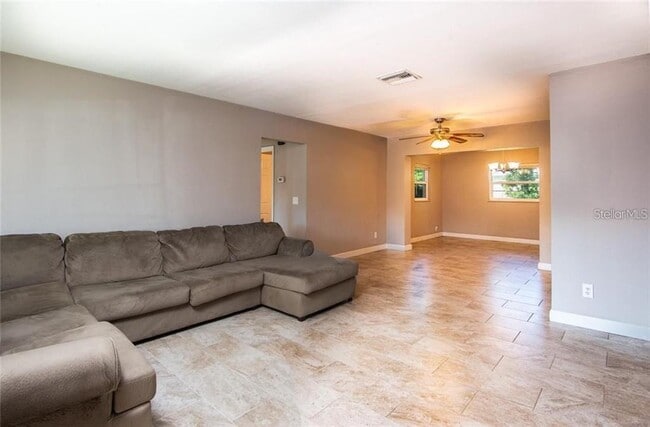 Photo - 2074 Greenbriar Blvd